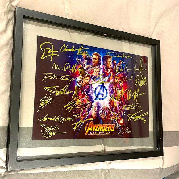 Avengers Infinity War (signed by all actors) Framed Poster - Picture 1 of 3